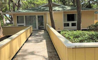 615 Executive Golf Villas Rd in St. Simons Island, GA - Building Photo