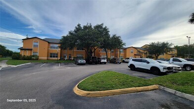 5785 Gatlin Ave in Orlando, FL - Building Photo - Building Photo