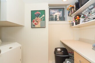 53 Winslow Rd, Unit 2 in Brookline, MA - Building Photo - Building Photo