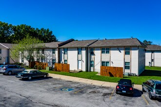 The Greens Apartments in Kansas City, MO - Building Photo - Building Photo