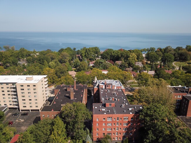 Hampton House in Cleveland, OH - Building Photo - Building Photo