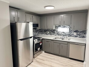 1104 Mercury Dr in Schaumburg, IL - Building Photo - Building Photo