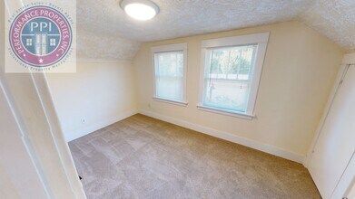 21 Ladd St in Lake Oswego, OR - Foto de edificio - Building Photo