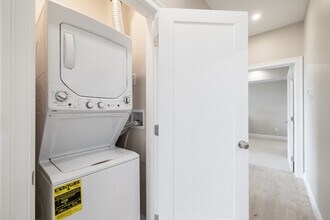 Natick Corner in Natick, MA - Foto de edificio - Interior Photo