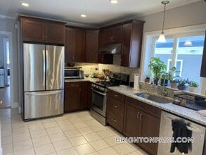 129 Brooks St in Boston, MA - Building Photo - Building Photo