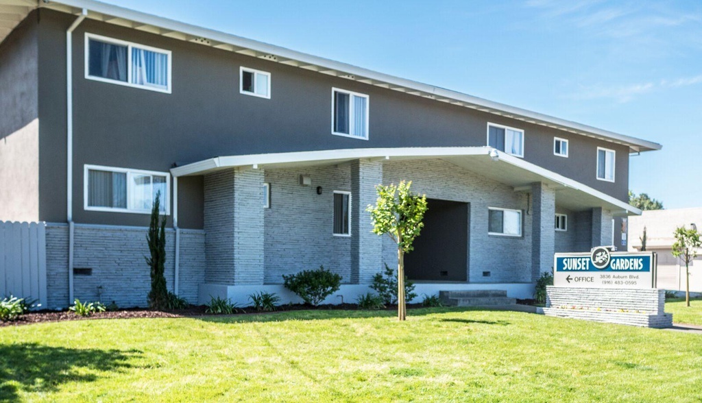 Sunset Gardens Apartments in Sacramento, CA - Building Photo