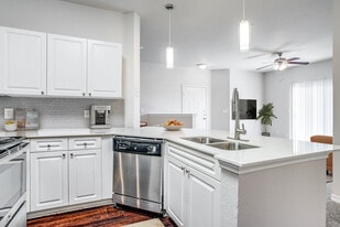 Halston on Frankford in Dallas, TX - Building Photo