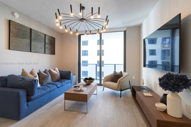 55 SW 9th St, Unit 3010 in Miami, FL - Building Photo - Building Photo