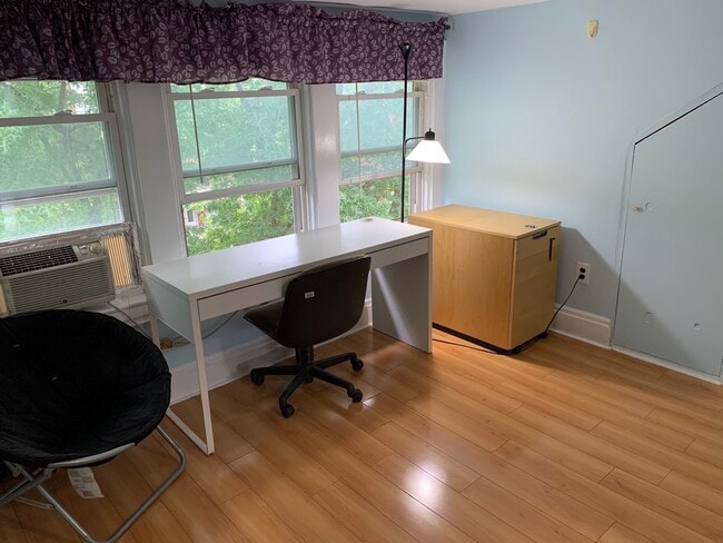 746 Broughton St, Unit 3A 3B