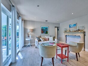 301 NW 3rd Ct in Boca Raton, FL - Building Photo - Building Photo