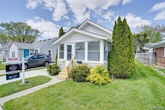 577 E Brickley Ave in Hazel Park, MI - Building Photo - Building Photo