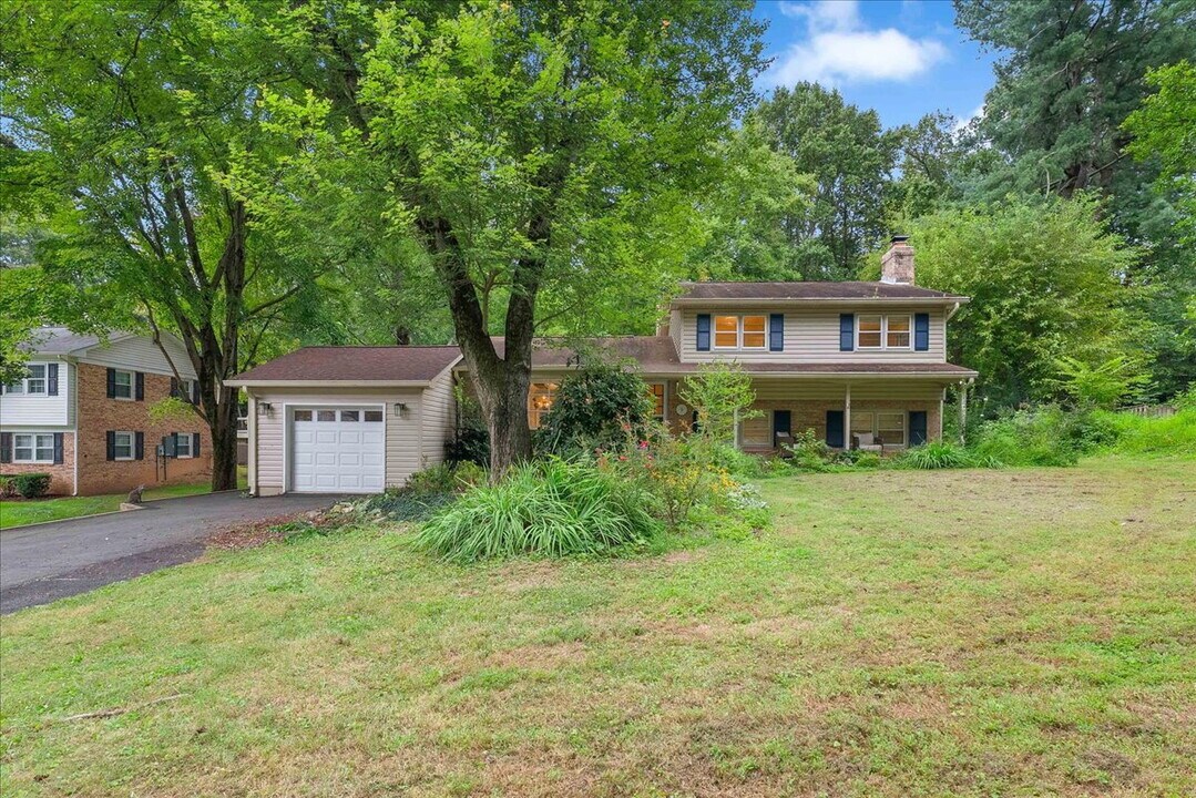 12007 Hamden Ct in Oakton, VA - Building Photo