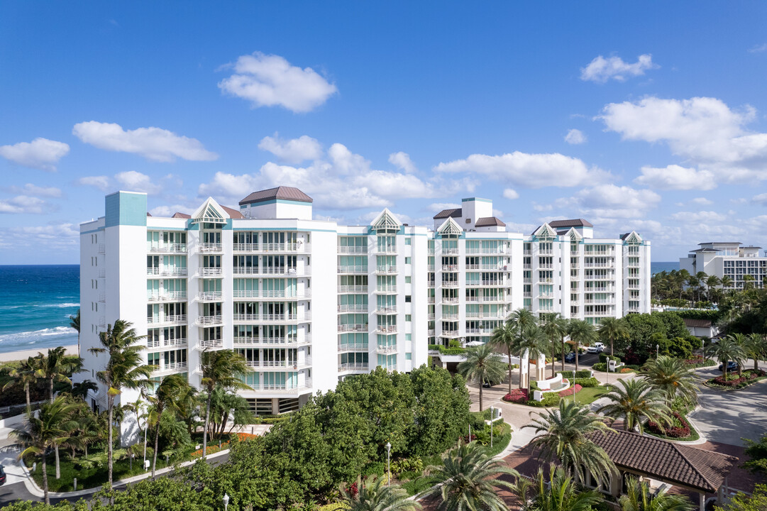 Presidential Place Condominiums in Boca Raton, FL - Building Photo