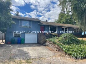 4414 SE Jackson St in Milwaukie, OR - Building Photo