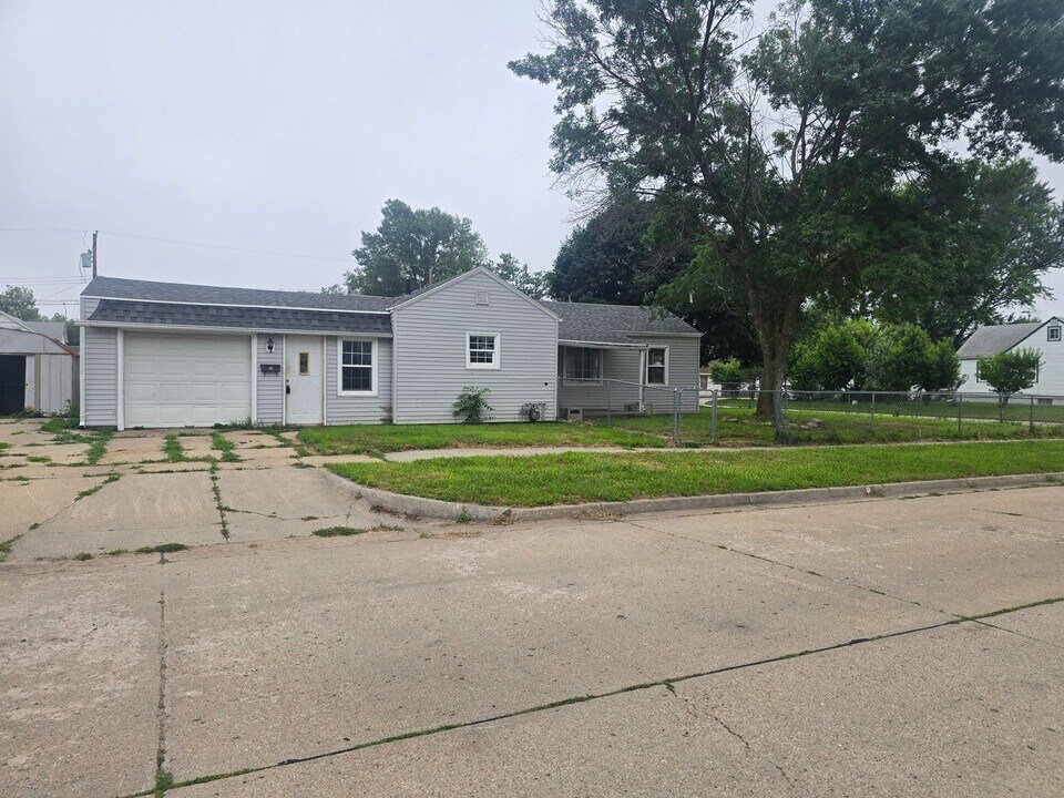 213 S 13th Pl in Norfolk, NE - Foto de edificio
