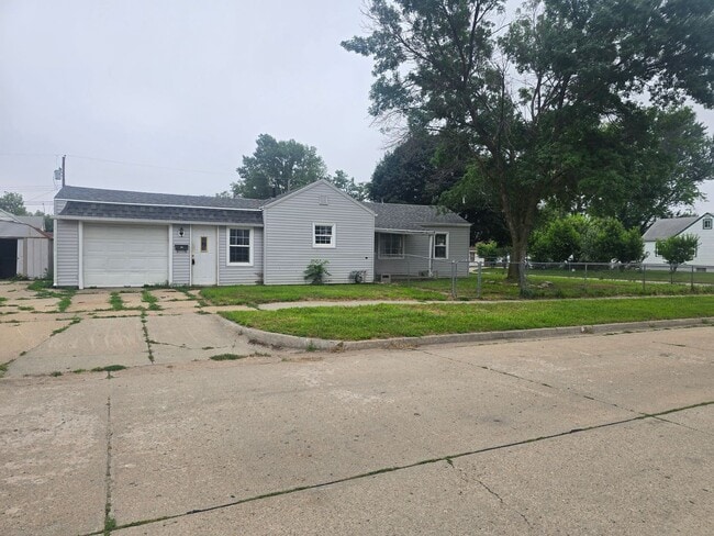 property at 213 S 13th Pl