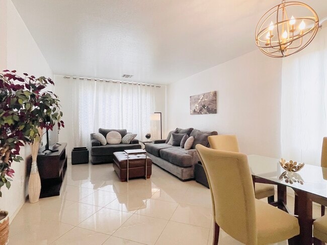 6846 S 26th Pl, Unit 4 in Phoenix, AZ - Foto de edificio - Building Photo