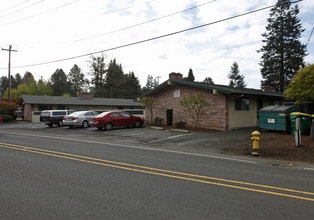 Denney Garden Court in Beaverton, OR - Foto de edificio - Building Photo