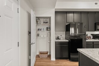 The Residences at Golf Village in Powell, OH - Foto de edificio - Building Photo
