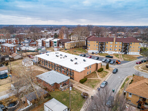 Chadwell Arms in St. Louis, MO - Building Photo - Building Photo