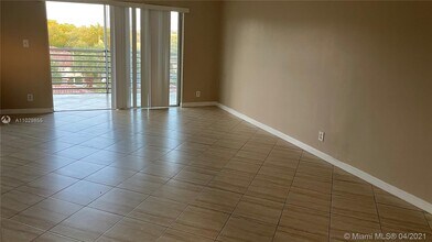 3120 N Pine Island Rd in Sunrise, FL - Building Photo - Building Photo