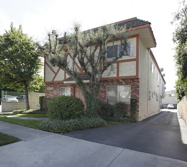 10842 Landale St in North Hollywood, CA - Building Photo - Building Photo