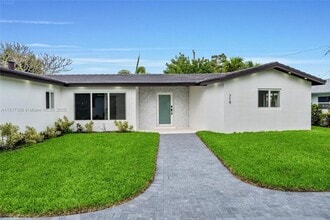 719 SW 25th Ave in Boynton Beach, FL - Building Photo - Building Photo