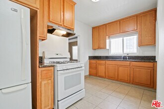 2822 S Victoria Ave in Los Angeles, CA - Building Photo - Building Photo
