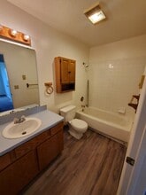2114 Meppen Dr in Idaho Falls, ID - Foto de edificio - Building Photo