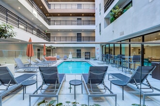 Maya Apartments in Los Angeles, CA - Foto de edificio - Building Photo