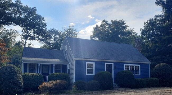 19 Pelham St in Pembroke, MA - Building Photo - Building Photo