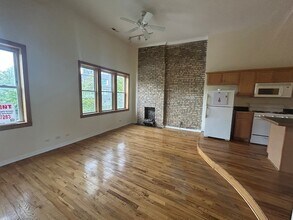 527 N Ashland Ave in Chicago, IL - Building Photo - Building Photo