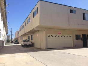 814 Victor Ave. in Inglewood, CA - Foto de edificio - Building Photo