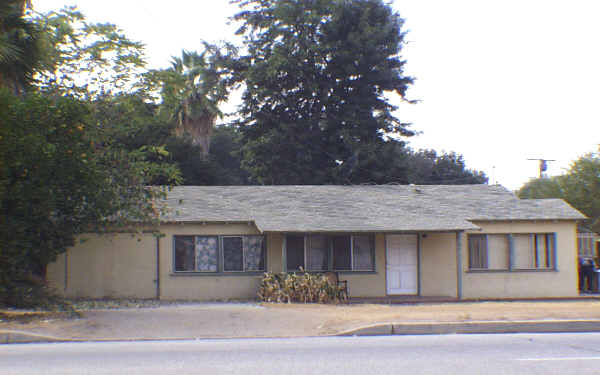 215-229 N University St in Redlands, CA - Building Photo