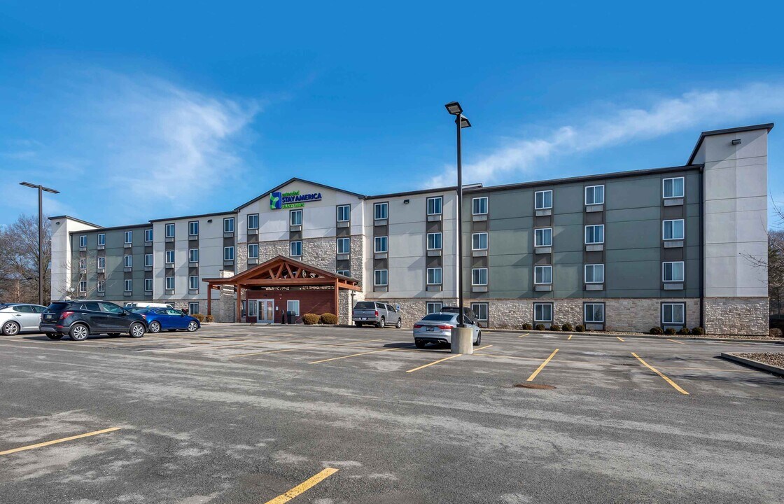 Furnished Studio-Pittsburgh - Cranberry in Cranberry Township, PA - Building Photo