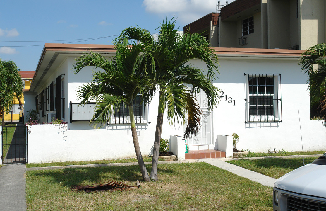 2131 SW 2nd St in Miami, FL - Building Photo