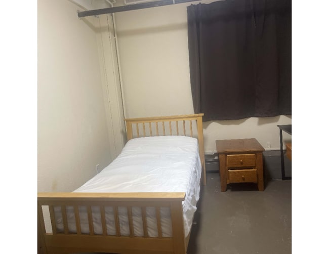 612 E 14th Ave in Anchorage, AK - Foto de edificio - Building Photo