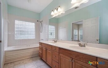 624 Clyde Ct in San Marcos, TX - Building Photo - Building Photo