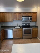 909 S Priest Dr in Tempe, AZ - Building Photo