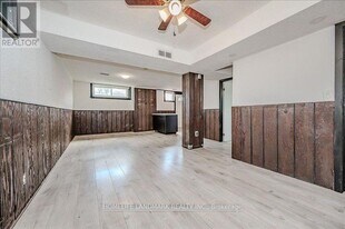 2238 Truscott Dr in Mississauga, ON - Building Photo