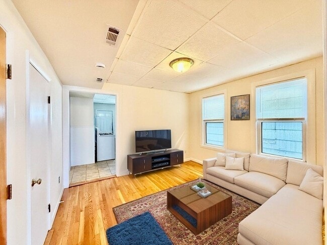 724 Cambridge St in Cambridge, MA - Building Photo - Building Photo