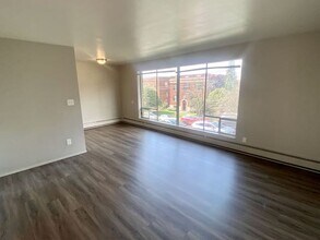 Hamlin Place in Seattle, WA - Building Photo - Interior Photo
