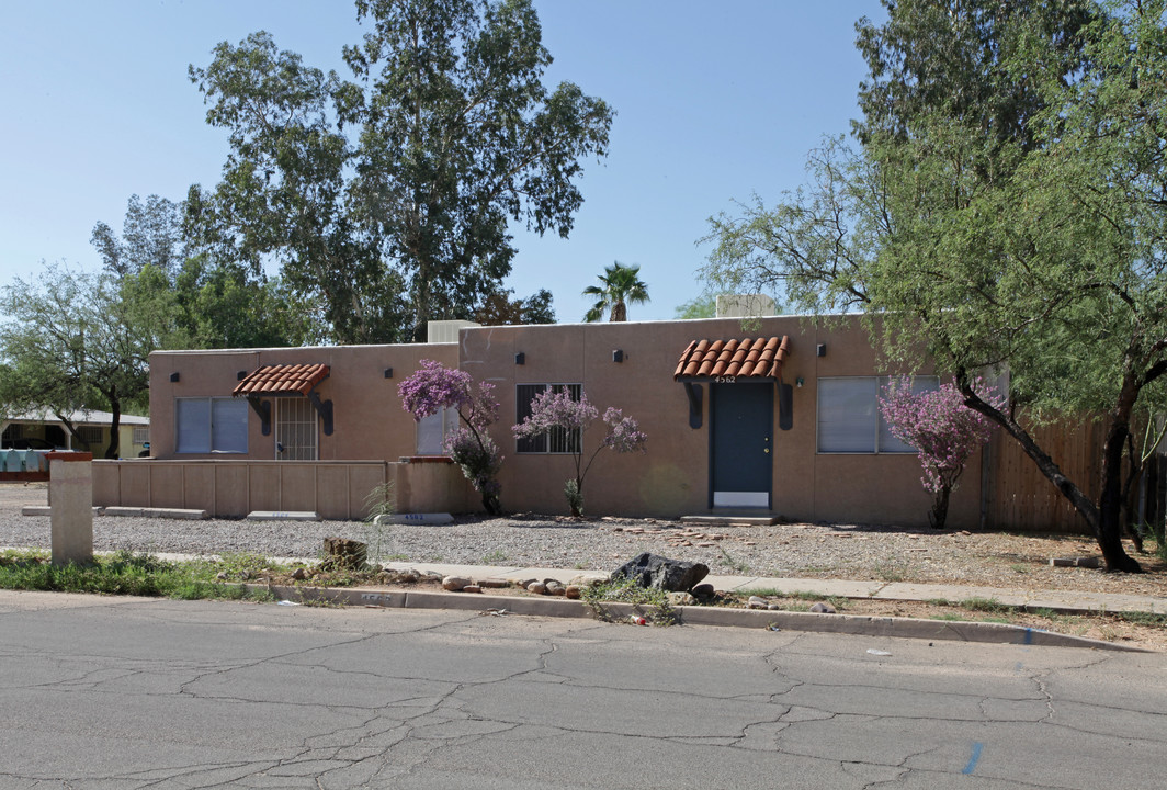 Lester Townhomes in Tucson, AZ - Building Photo