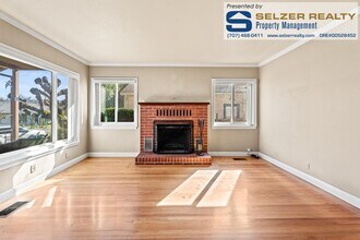 756 S Spring St in Ukiah, CA - Building Photo - Building Photo