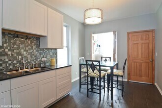 3747 W Diversey Ave-Unit -3 in Chicago, IL - Building Photo - Building Photo