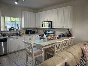 4812 Washington St in Hollywood, FL - Building Photo - Building Photo
