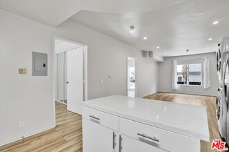 1242 9th Ct-Unit -2B in Santa Monica, CA - Building Photo - Building Photo