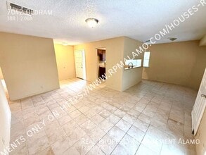 7042 Oldham Dr in San Antonio, TX - Building Photo - Building Photo