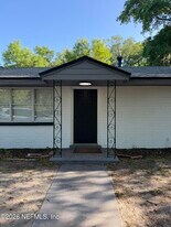 85064 Radio Ave in Yulee, FL - Building Photo