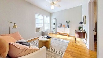 706 W Barry Ave in Chicago, IL - Building Photo